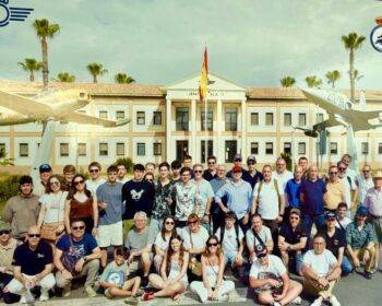 Foto de grupo de visita a B.A. Morón